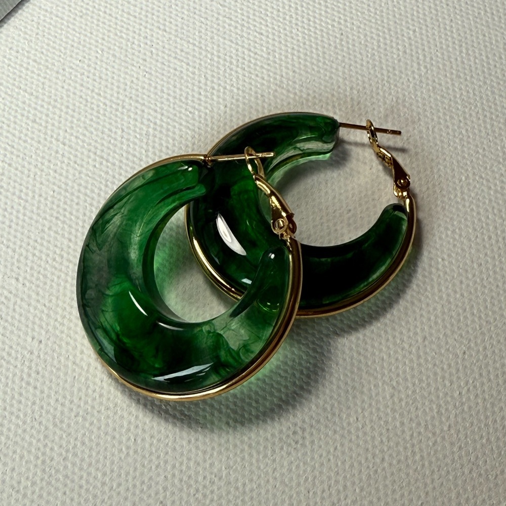 Elegant Tortoise Shell Gold Hoop Earrings Green earrings - Picture 5 of 9